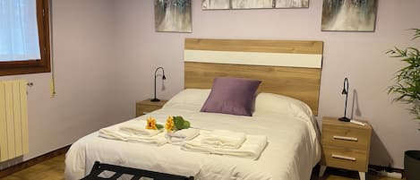 6 bedrooms, iron/ironing board, WiFi, bed sheets