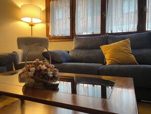 TV, fireplace - LOS HENARES 3, For getaways with family and friends. Nature and Leisure. (Olombrada)