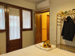 6 habitaciones, tabla de planchar con plancha, wifi y ropa de cama 