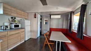Private kitchen - Mobile home in 4* campsite (Vic-la-Gardiole)