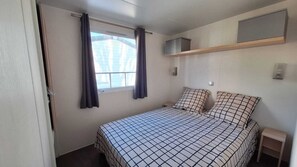 3 bedrooms, bed sheets - Mobile home in 4* campsite (Vic-la-Gardiole)
