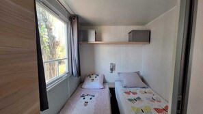 3 bedrooms, bed sheets - Mobile home in 4* campsite (Vic-la-Gardiole)