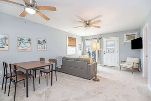TV, offices - Bayview Condo Short Walk to Beach (Ocean City)