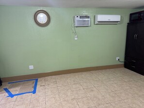 Interior - Gorgeous studio with AC in vibrant Miami Gardens. Near Hard Rock Stadium. (Miami Gardens)
