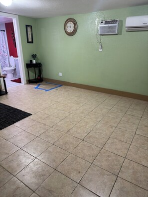 Interior - Gorgeous studio with AC in vibrant Miami Gardens. Near Hard Rock Stadium. (Miami Gardens)