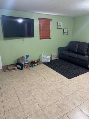 Interior - Gorgeous studio with AC in vibrant Miami Gardens. Near Hard Rock Stadium. (Miami Gardens)