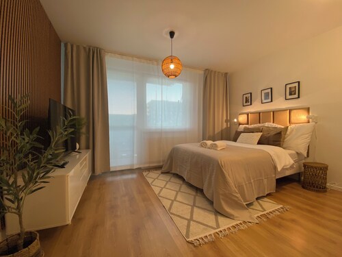 nook | Airport Apartments D209