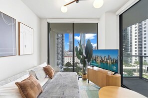 Iron/ironing board, WiFi, bed sheets - 2BR | FIFA Fan Fest 15-Min Walk | Free Parking (Miami)