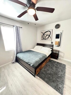 3 bedrooms, iron/ironing board, Internet, bed sheets - Furnished 3-bedroom house near downtown Dallas (Dallas)