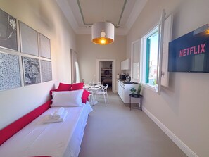 2 Schlafzimmer, Schreibtisch, Bügeleisen/Bügelbrett, Reisekinderbett