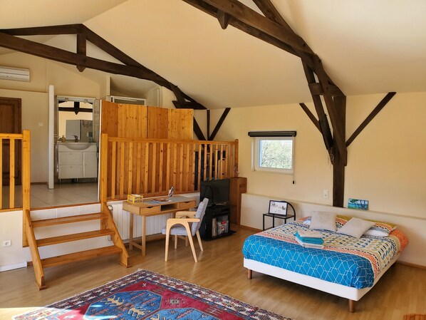 Room - Appart. 1 bedroom in idyllic setting 10 km from Marciac Breakfast included (Louslitges)