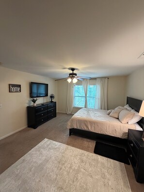 Room - 2-bedroom condo - peaceful wooded patio, close to beach, shopping & restaurants (Wilmington)