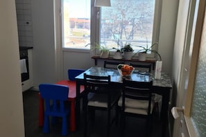 A dining area with a table, chairs, and a bowl of fruit. - 2 Bedroomapartment in Danderyd, City Stay (Danderyd)