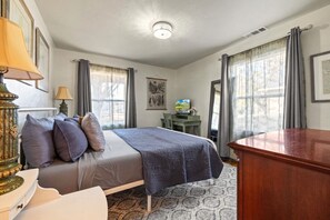 4 habitaciones, escritorio, wifi y ropa de cama 