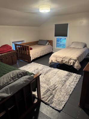 3 slaapkamers, een strijkplank/strijkijzer, wifi, beddengoed