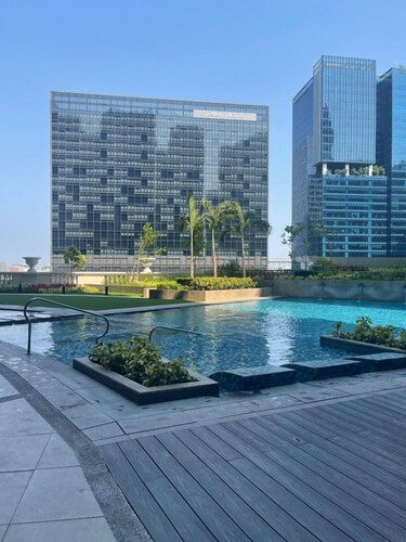 Spacious City Living at Uptown Parksuites