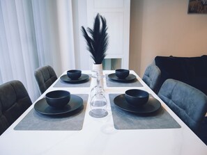 Dining - Luxury 2 Bedroom Apartment in Jewellery Quarter - Garden Rooftop (Birmingham)