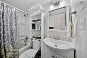 Bathroom - Cozy Pocono Chalet with hot tub (Coolbaugh Township)