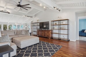 Living area - Luau Retreat ~ Luxurious Canal Front Home in Key Allegro! (Rockport)