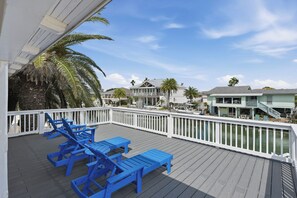 Terrace/patio - Luau Retreat ~ Luxurious Canal Front Home in Key Allegro! (Rockport)