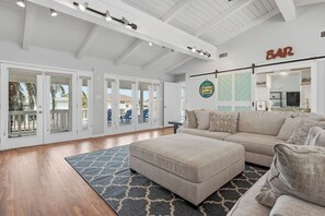 Living area - Luau Retreat ~ Luxurious Canal Front Home in Key Allegro! (Rockport)