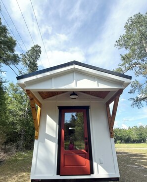 Exterior detail - Enjoyable 2-bedroom campground with AC in charming Cameron (Cameron)