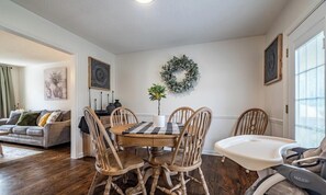 Interior - The Dugout 3BR - Backyard & Game Room! (Woodstock)