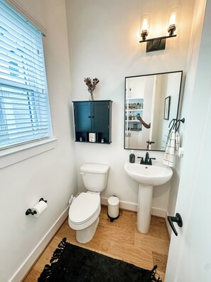 Bathroom - Luxury Houston Home, Centrally Located, Up to 7 Guests (Houston)