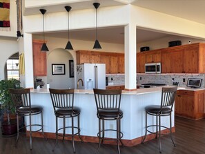 Fridge, microwave, oven, stovetop - Bridger Mountain Vista-Private, Clean, Hot Tub, Stunning Rocky Mountain Views (Bozeman)