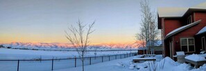 Property grounds - Bridger Mountain Vista-Private, Clean, Hot Tub, Stunning Rocky Mountain Views (Bozeman)