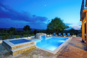 Piscine extérieure, piscine chauffée