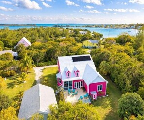 Exterior - Beautiful 3-bedroom house in Abaco just minutes walk to Marina, Beach, & Turtles (North Abaco)