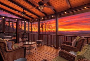 Property grounds - MTN views - Sleeps 10 - Large Kitchen & Living Room - Great Family Retreat (Ellijay)
