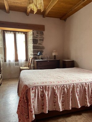 3 bedrooms, free WiFi, bed sheets - Chez Patrick (Vitrac)