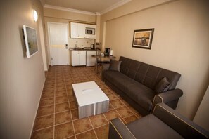 Living area - Havuzlu Geniş 1+1  Ev konforunda Tatil Muğla Marmaris (Muğla)