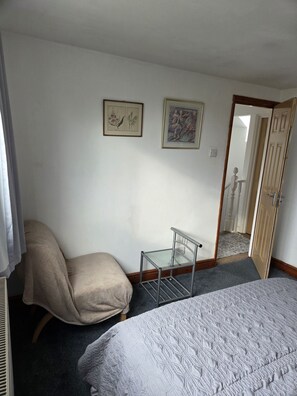 Interior - The Loft Snug - Cosy Private Room, 20 Minute Train Access to Central London (London)