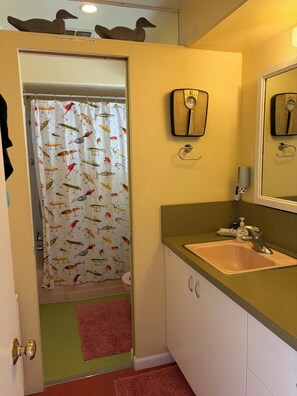 Shower, hair dryer, towels, soap - The Famous FloatHouse • Stay ON Lake Travis • Unlike Anything Else (Leander)