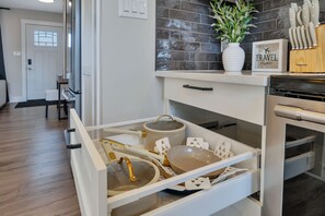 Interior - Retro Arcade & Entertainment Garage / Private Hot Tub / Comfy Beds (Edmonton)