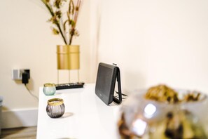 Interior - Spacious 4-Bed Home in MCR Ideal for Groups (Manchester)