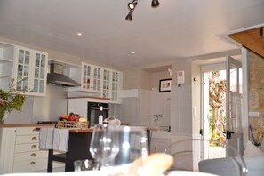 Dining - The Cottage, Les Chouettes, Dordogne Valley where memories are made (Trémolat)