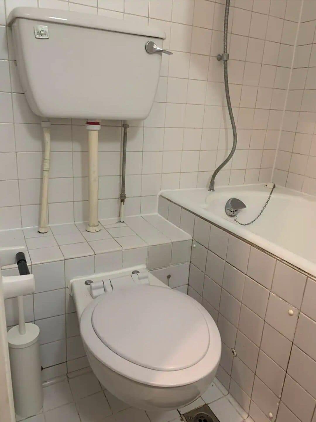 Haartrockner, Handtücher, Toilettenpapier