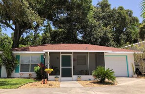 Exterior - Areas Best Value - Private - Near all attractions- Secure and Immaculately Clean (Nokomis)