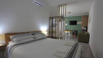 1 habitación, wifi y ropa de cama