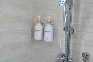 Hair dryer, towels, soap, toilet paper - Casa Martina, apartment 100 meters from Pisa train station and 300 from the center (Pisa)