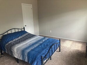 Room - Two big bedrooms and one bathroom available upstairs. With garage & lake access. (Montgomery)