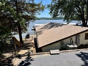 Property grounds - Lakefront 2BR retreat in Sunrise Beach/Dock+ Sunset Views (Sunrise Beach)