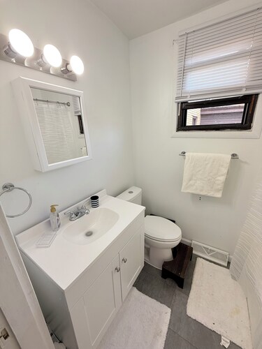 Peaceful 1-bedroom apartment in charming Pittsburgh for your stay