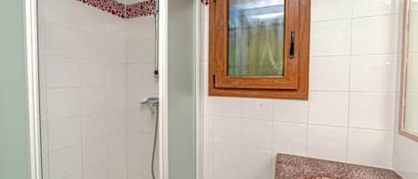 Cottage | Bathroom