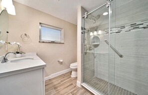 Shower, hair dryer, towels, soap - West Gulf Sanibel • Stunning Lakefront Views • Heated Pool • Short Walk to Beach (Sanibel)