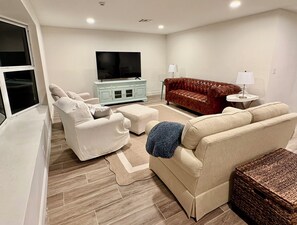 Smart TV - West Gulf Sanibel • Stunning Lakefront Views • Heated Pool • Short Walk to Beach (Sanibel)